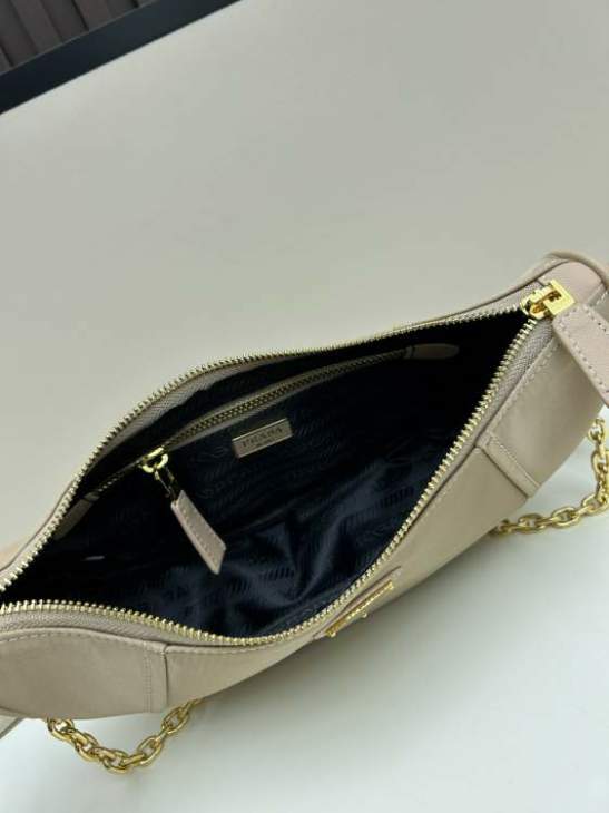 Picture of Prada Handbags _SKUfw194598174fw